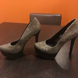 Women heels size 8 1/2